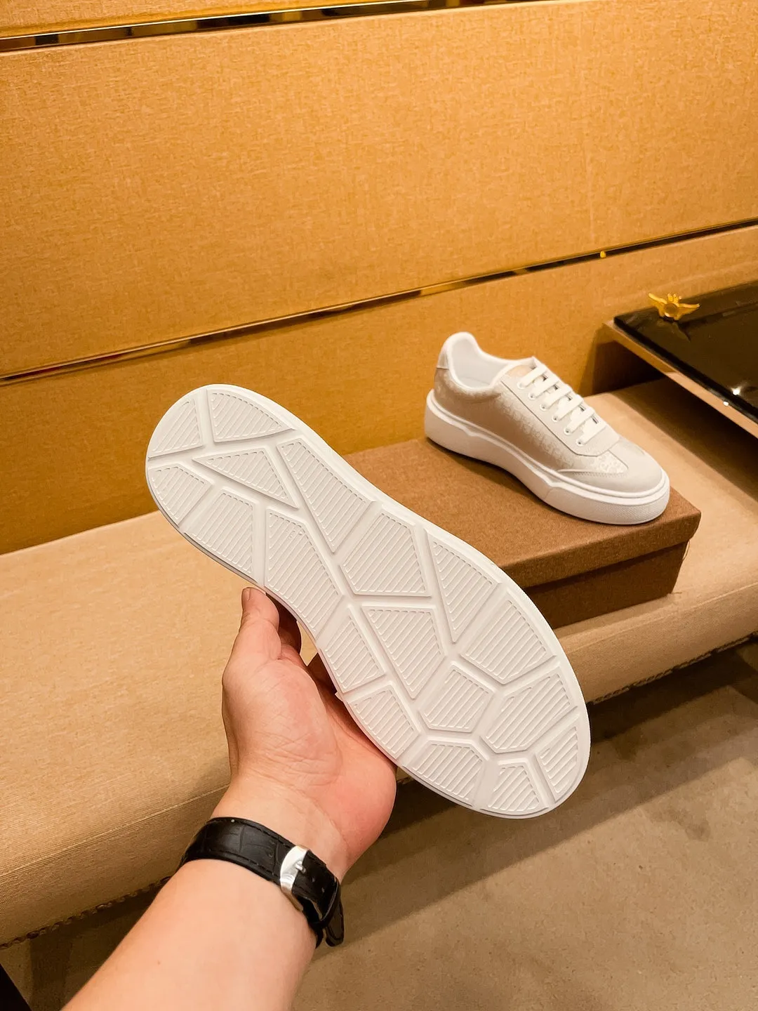 Men's shoes💰 400💰🔥【Dior】🔥Men's high-end brand of shoes official website 1:1 latest masterpiece: the upper is made of Italian imported first-layer cowhide with a comfortable and breathable lining➕original non-slip and wear-resistant outsole🔥, making walking more convenient and comfortable! An exclusive new model, a stunning work, a beautiful 1:1 replica [color] compared to the official quality! Create a fashionable personality to set off your uniqueness! A must-have for trendy men! Classic🔥Size: 38-44 Color: 🔥Multiple colors available🔥